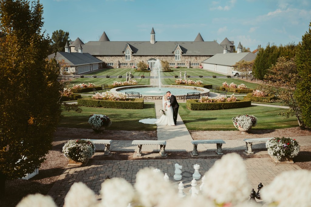 5 Crucial Questions to Ask Your Wedding Photographer Before&nbsp;Booking